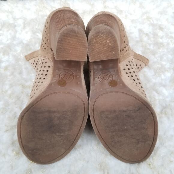 Tan Notch Side Bootie Lucky Brand Larise Size 5.5 Suede Leather Open Toe Heeled - Picture 10 of 13